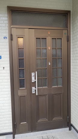 アルミ製玄関ドアオータムブラウン色塗装　24-01