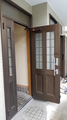アルミ製玄関ドアオータムブラウン色塗装　24-03