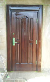 木製ヤマハ玄関ドア塗装例　塗装直後の写真です。横浜本牧