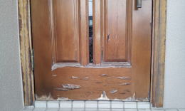 玄関ドア修理　塗装例47