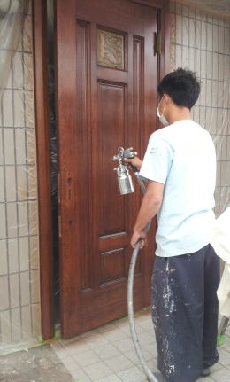 横浜市緑区木製玄関ドア塗装修理　塗装例59-2