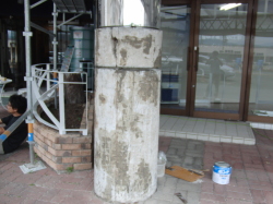 菊水ナチュラルトーンビル柱吹き付け塗装前