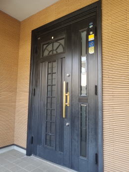 アルミ製玄関ドア塗装例36-01ドア塗装