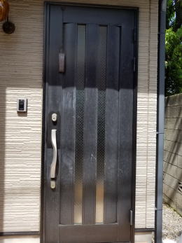 アルミ製玄関ドア塗装例38-01ドア塗装