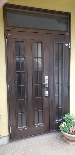 アルミ製玄関ドア塗装例44-01ドア塗装