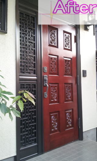 木製玄関ドアとアルミ枠の塗装例