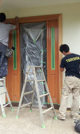 横浜市泉区/木製玄関ドア塗装修理　塗装例61-1