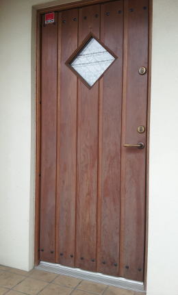 木製玄関ドア塗装　塗装例64-10横浜ティーエスデザイン
