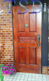 玄関ドア全面研磨、家具仕上げによる塗り替え塗装　塗装後