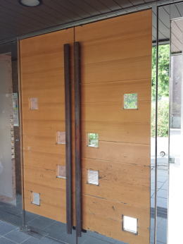 マンションエン木製トランスドア塗装130-1