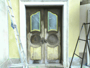 玄関ドア家具仕上げによる塗り替え塗装　塗装前