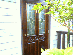 玄関ドア家具仕上げによる塗り替え塗装　塗装後